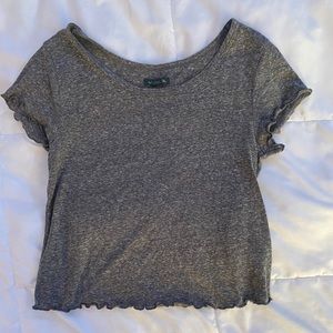 gray t shirt